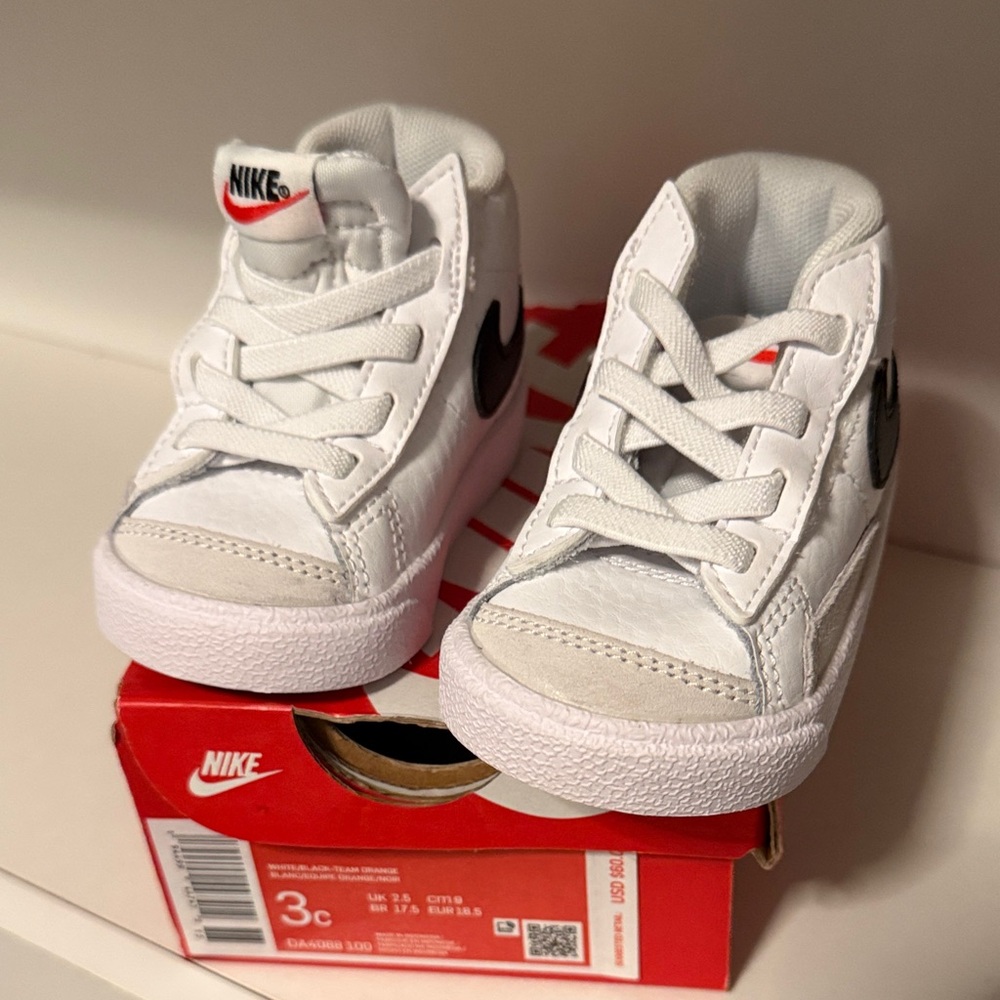 Nike Kids White and Black Sneakers
